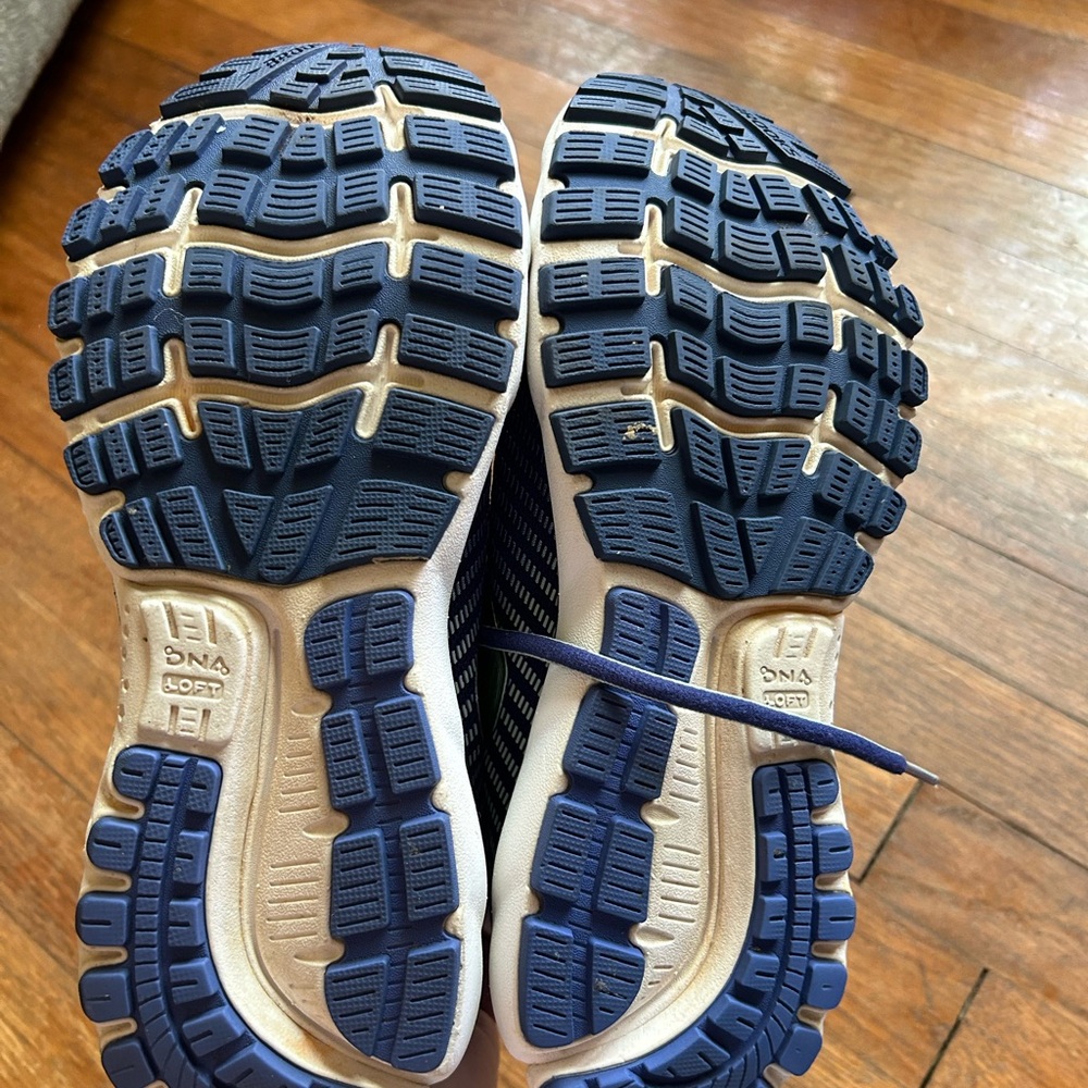 Brooks Navy Athletic Sneakers Women’s size 10 Ghost 12 Little Wear - Picture 10 of 12
